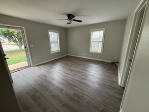 1412 Ave D in Graham, TX - Building Photo - Building Photo