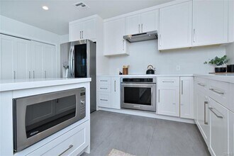 3753 Berry Dr in Los Angeles, CA - Building Photo - Building Photo