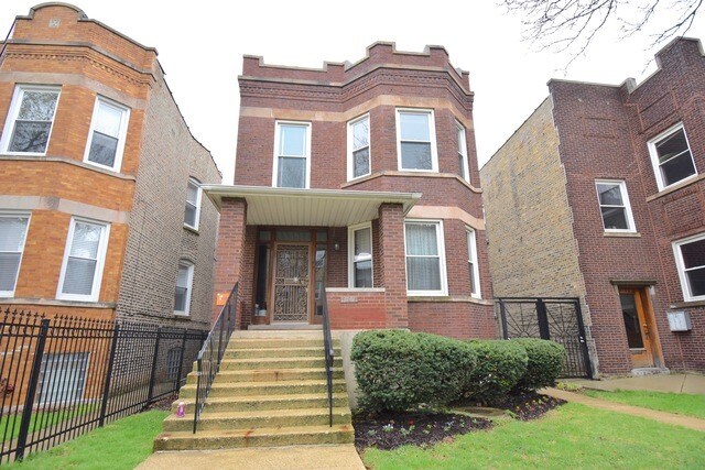 3141 N Springfield Ave in Chicago, IL - Building Photo