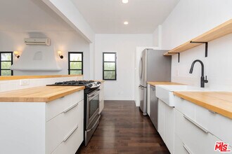 418 N Curson Ave in Los Angeles, CA - Building Photo - Building Photo
