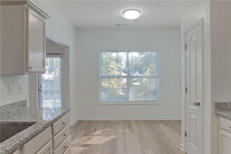 5050 Roxton Ln in Douglasville, GA - Foto de edificio - Building Photo