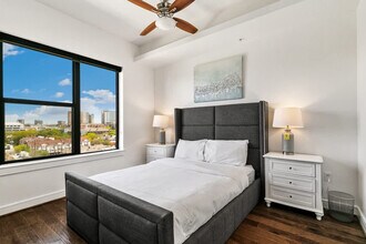 101 Bowen St in Dallas, TX - Building Photo - Building Photo