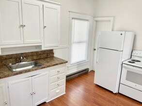 803 W Edwards St, Unit B in Springfield, IL - Foto de edificio - Building Photo