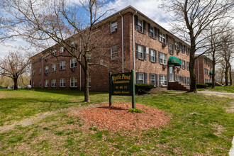 Mystic Pond Condominiums in Methuen, MA - Building Photo - Building Photo