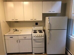 2 School St, Unit #3 in Orono, ME - Building Photo - Building Photo