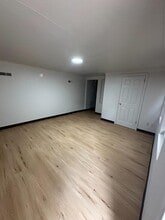 803 E McCarty St in Jefferson City, MO - Building Photo - Building Photo