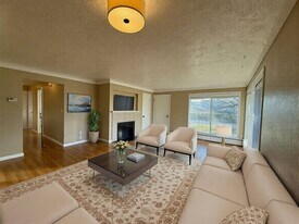 1495 Lake Dr in Eugene, OR - Building Photo