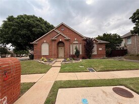 8640 Woodcreek Dr in Irving, TX - Building Photo
