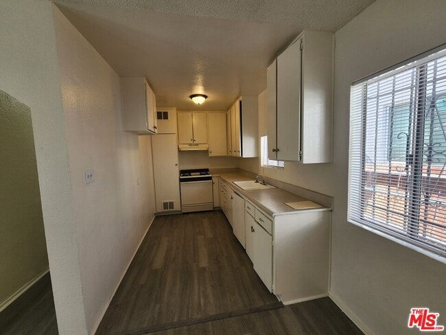 534 W 47th St in Los Angeles, CA - Building Photo - Building Photo