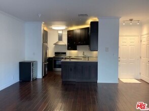 11822 Goshen Ave in Los Angeles, CA - Building Photo - Building Photo