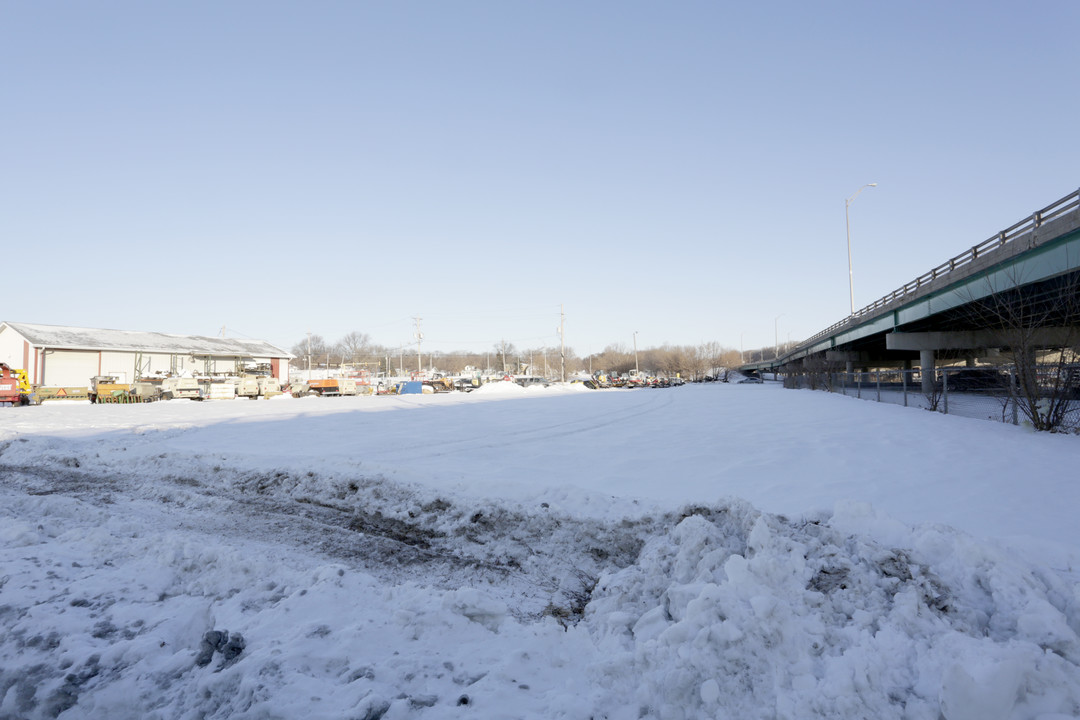 Crossroads Apartments in Bettendorf, IA - Building Photo