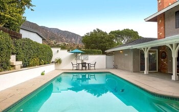 1915 Canyon Close Rd in Pasadena, CA - Building Photo - Building Photo