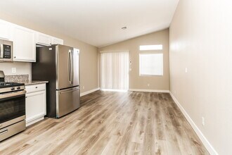 516 Shallow Mist Ct in North Las Vegas, NV - Building Photo - Building Photo
