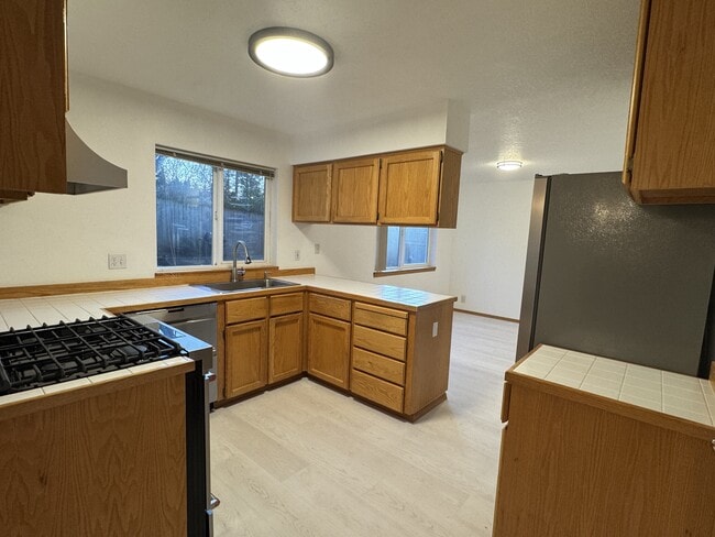 4534 SW Pasadena St in Portland, OR - Building Photo - Building Photo