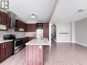 118 Vanier St in Whitby, ON - Building Photo - Building Photo
