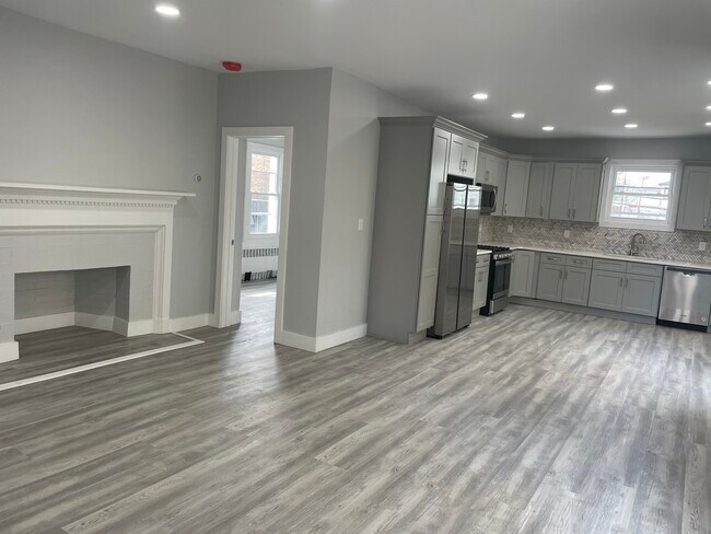 121 W Chester St in Long Beach, NY - Building Photo - Building Photo