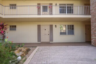 5540 Tamberlane Cir in Palm Beach Gardens, FL - Building Photo - Building Photo