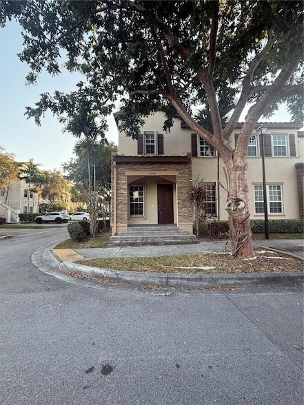 9248 SW 170th Pl in Miami, FL - Foto de edificio - Building Photo