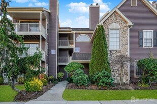 212 Blew Ct in East Brunswick, NJ - Building Photo