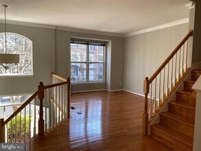 11506 Wild Hawthorn Ct in Reston, VA - Building Photo - Building Photo