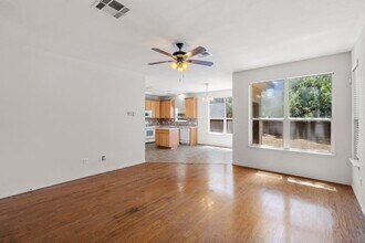 10520 Fosseway Dr in Austin, TX - Building Photo - Building Photo