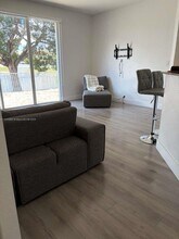 8666 NW 114th Ct in Doral, FL - Foto de edificio - Building Photo