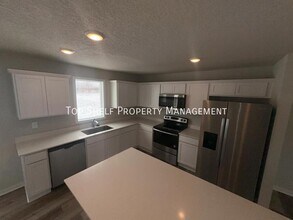 193 NE 56th St in Pleasant Hill, IA - Building Photo - Building Photo