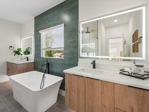 2598 W Tidwell Rd in Houston, TX - Building Photo - Building Photo