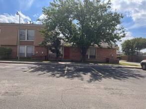 Glennwood Apartments in San Antonio, TX - Building Photo - Building Photo