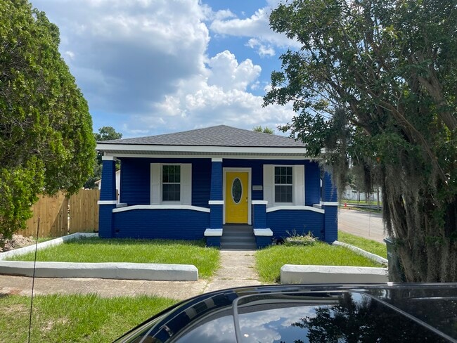 property at 801 Rockefeller St