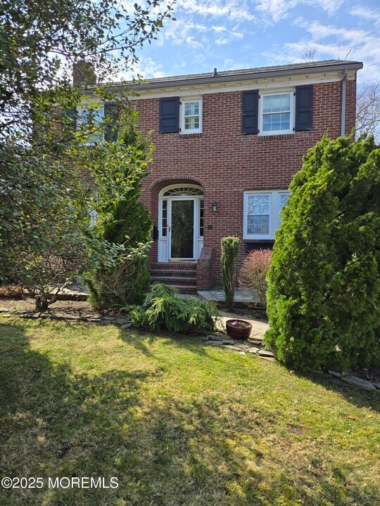 400 Bridlemere Ave in Interlaken, NJ - Building Photo
