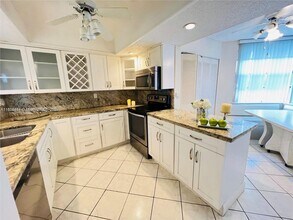 1830 Sabal Palm Dr in Davie, FL - Building Photo - Building Photo
