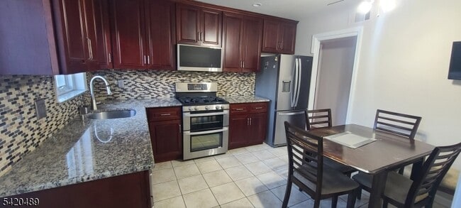 5 Tower Rd in Livingston, NJ - Building Photo - Building Photo