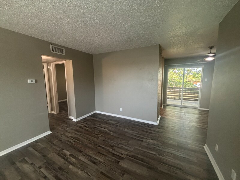 531 Bedford Rd in Bedford, TX - Building Photo