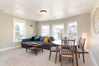 822 6th Ave N in Seattle, WA - Building Photo - Building Photo