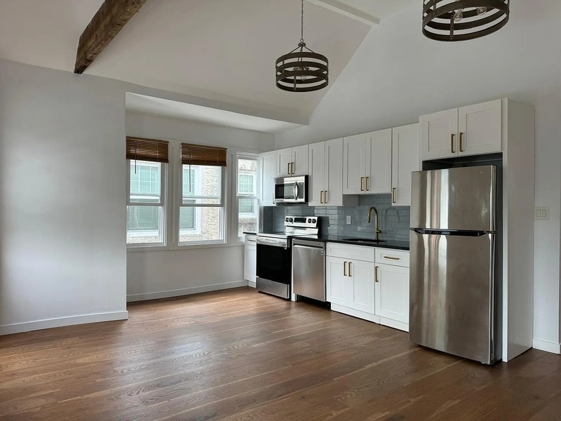 6223 Wayne Ave in Philadelphia, PA - Building Photo