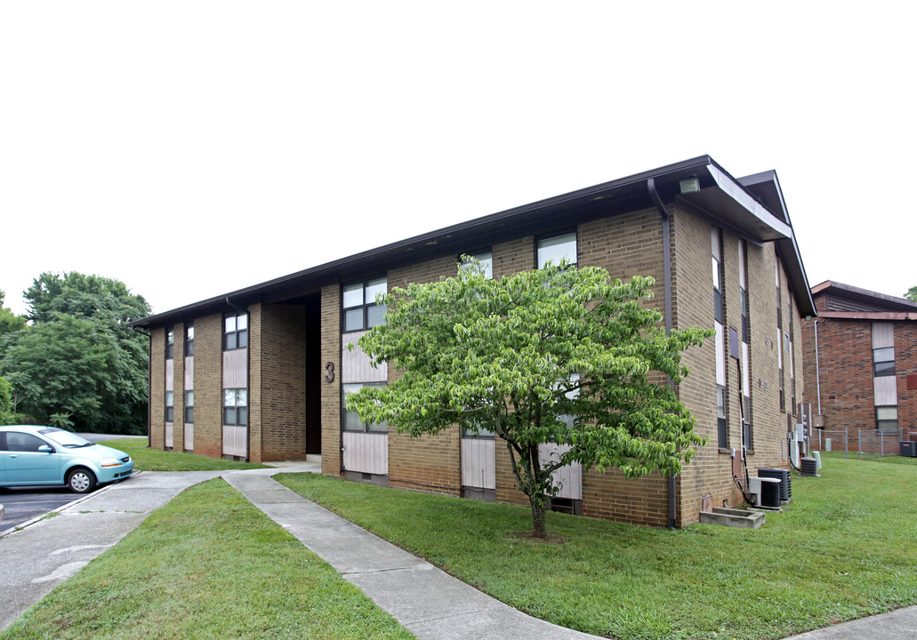 Pine Ridge Apartments in Knoxville, TN - Building Photo