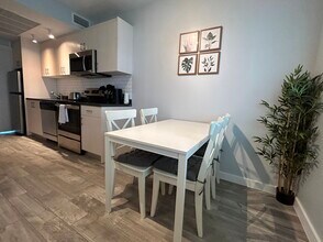 1035 Euclid Ave, Unit 27 in Miami Beach, FL - Building Photo - Building Photo