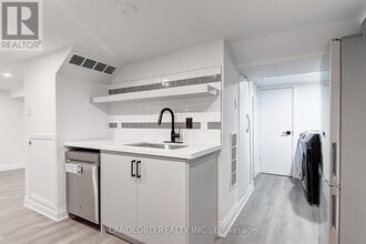 130 Lambton Ave in Toronto, ON - Building Photo - Building Photo