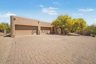 14006 E Mark Ln in Scottsdale, AZ - Building Photo - Building Photo