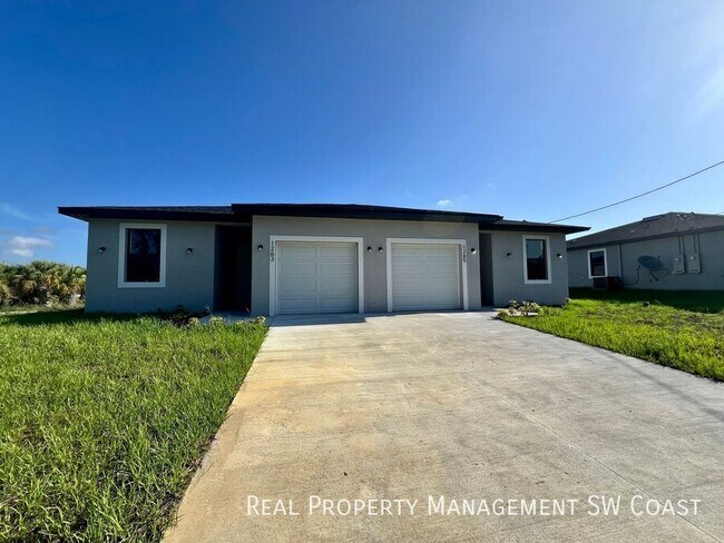 1265 Hillcrest St E in Lehigh Acres, FL - Building Photo - Building Photo