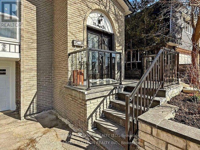 33 Angus Dr