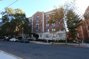 4817 36th St NW in Washington, DC - Building Photo