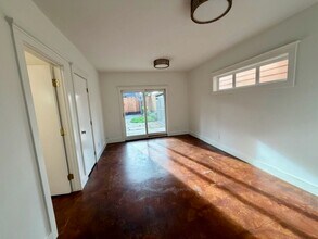 3263 Louise St in Oakland, CA - Building Photo - Building Photo