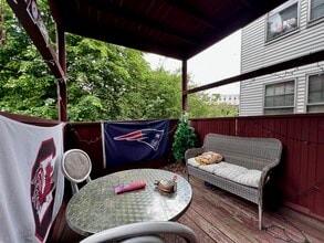 164 Thorndike St, Unit 2 in Brookline, MA - Foto de edificio - Building Photo