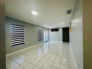 53 NW 109th Ct in Miami, FL - Building Photo - Building Photo