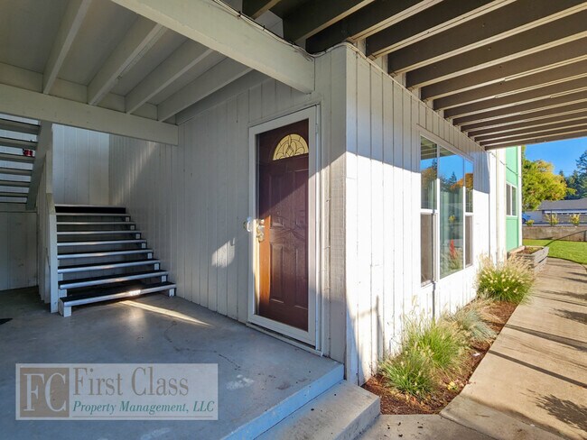 Westview Terrace in Portland, OR - Building Photo - Building Photo