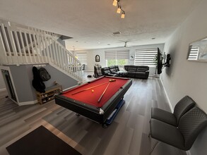 1312 Banyan Way in Weston, FL - Foto de edificio - Building Photo