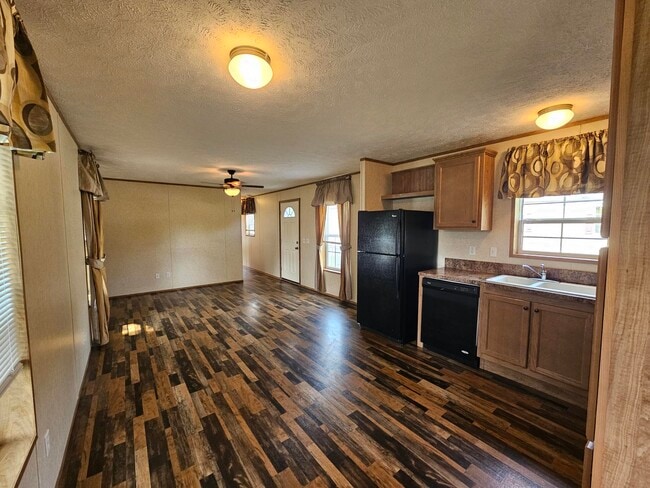 236 Maverick Ln in Utica, NY - Building Photo - Building Photo