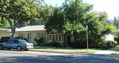 83 Melrose Ave in Pasadena, CA - Foto de edificio - Building Photo